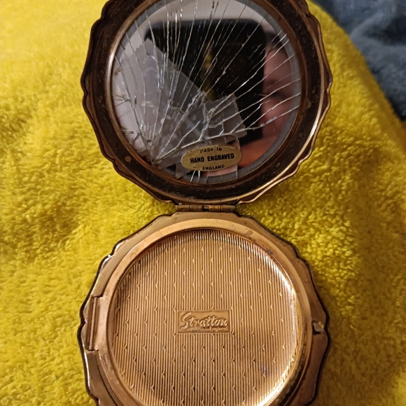 Stratton Compact Vintage - Picture 2 of 5